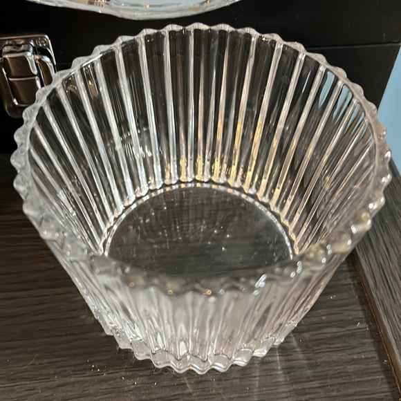 Godinger Cupcake Covered Dish Box - Picture 3 of 4